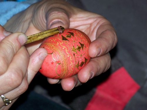 romania painted œufs hands