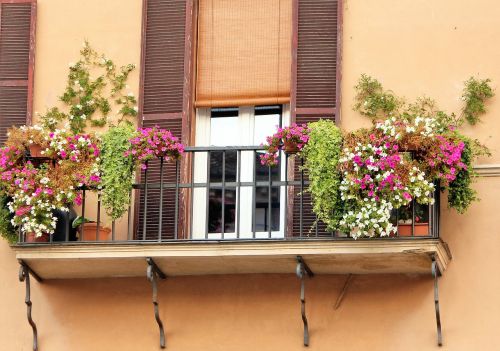 romantic facade balcony