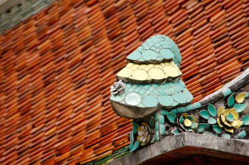 roof sculpture mosaic