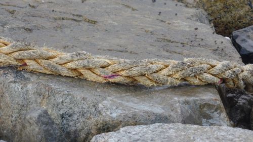 rope rock wet