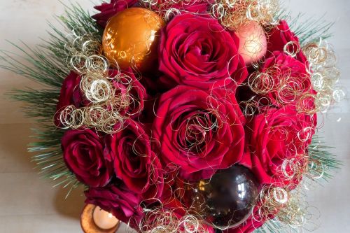 rose christmas arrangement
