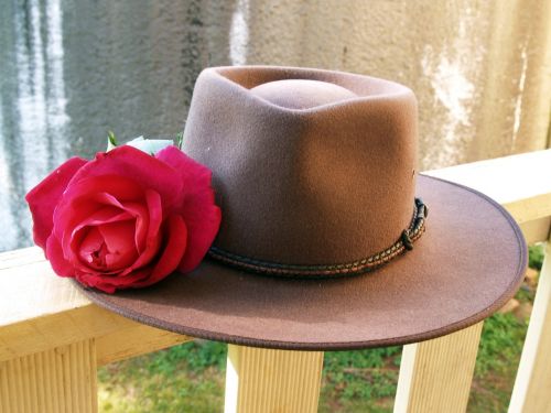 rose red hat