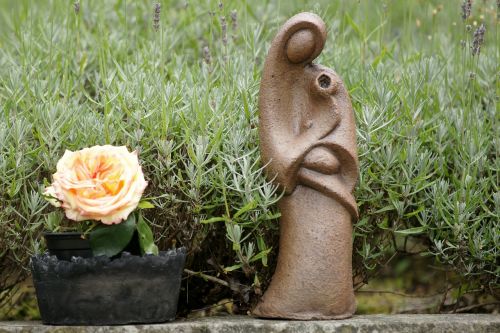 rose sculpture woman with child