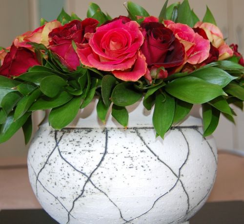 roses vase romance