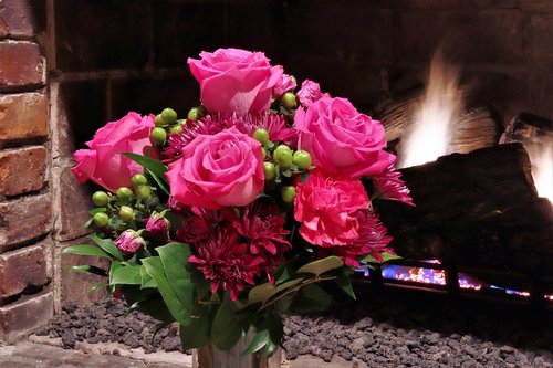 roses  fireplace  red