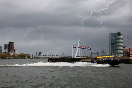 rotterdam water erasmus bridge