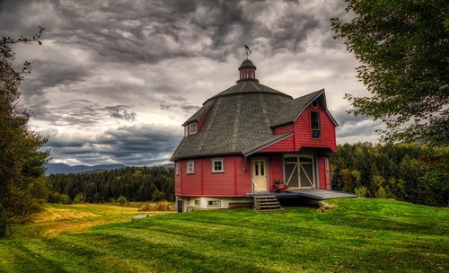 round barn  guesthouse  sky