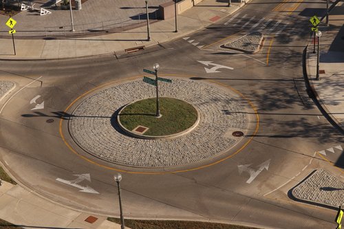 roundabout  street  traffic