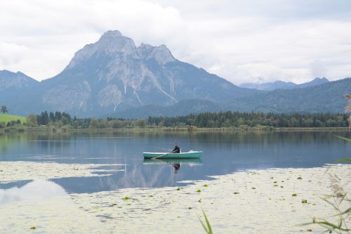 rower lake mountains