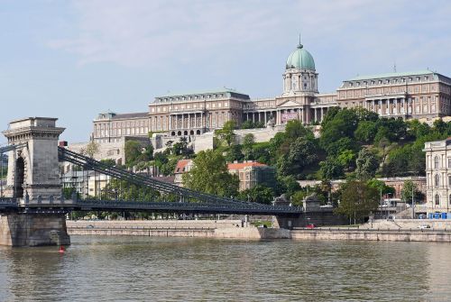 royal palace budapest chain bridge
