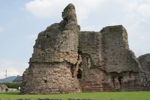ruin castle wales