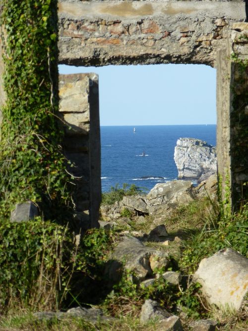 ruin window ocean
