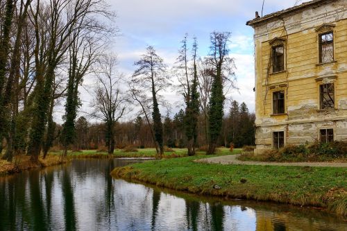 ruin waters reflection