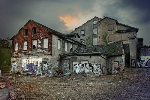 ruins break up old houses