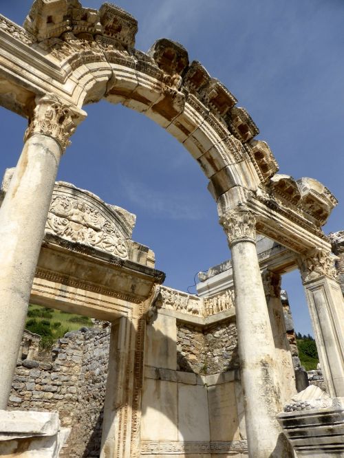 ruins roman architecture