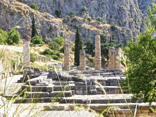 ruins columns delphi