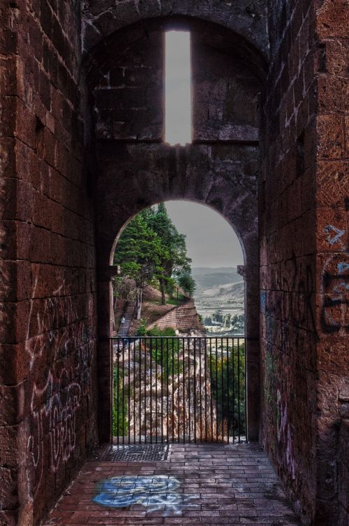 ruins castle graffiti