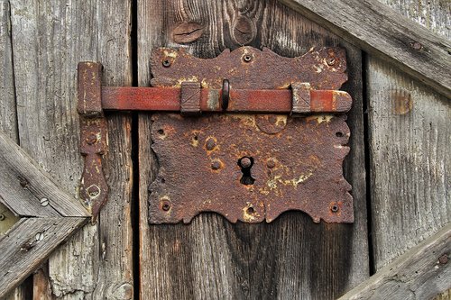 rust  bar  the door