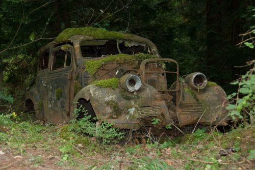 rusty car old