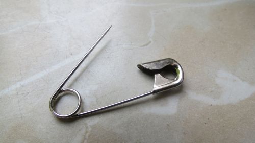 safety pin needle sew