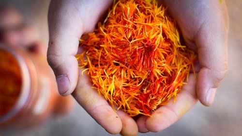 saffron  hand  natural