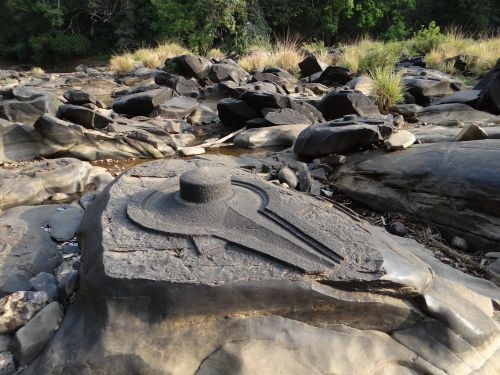 sahasralinga stone sculptures