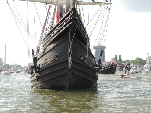 amsterdam ship boats