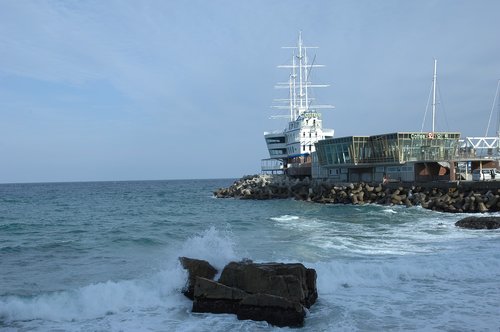 sailboat  cafe  jung dong-jin