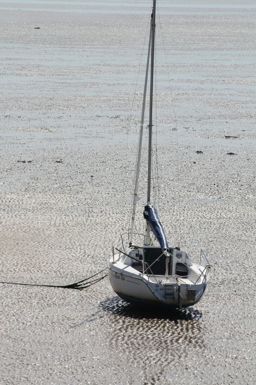 sailboat tide france