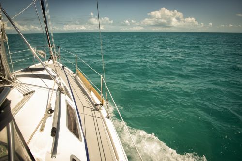 sailboat ocean bahamas