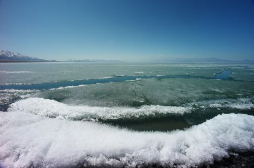 sailimu lake in xinjiang melting ice