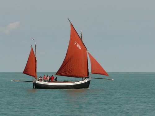 sailing boat etretat normandy