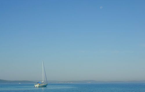 sailing boat sea morgenstimmung