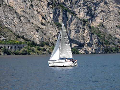 sailing boat lake mountain