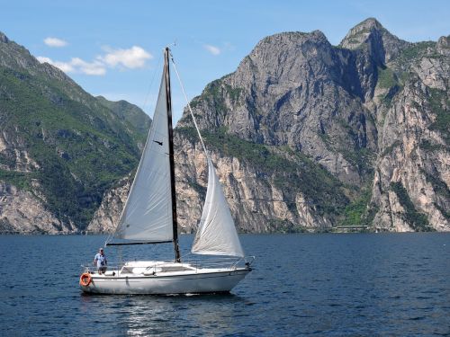 sailing boat lake mountain