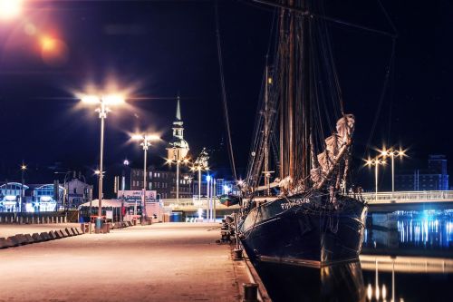 sailing vessel night port