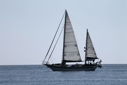 sailing vessel sail side