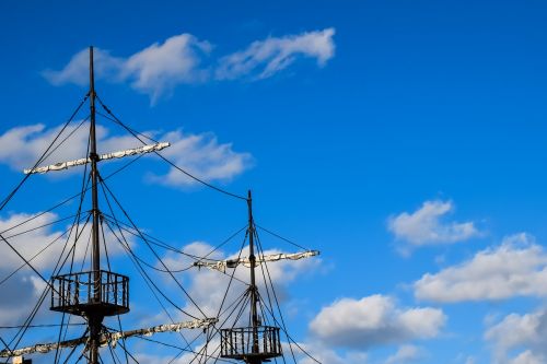 sails masts ship
