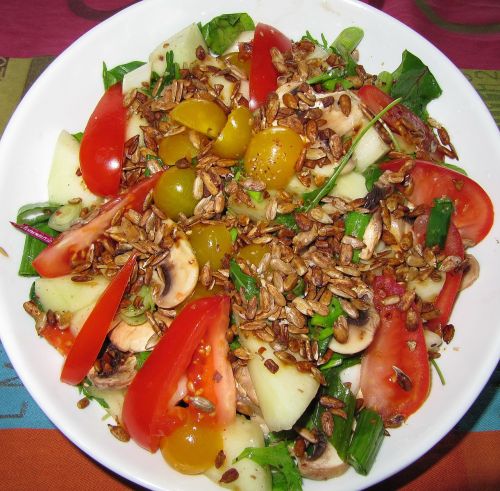 salad tomato toasted pine nuts