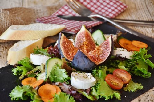 salad figs cheese