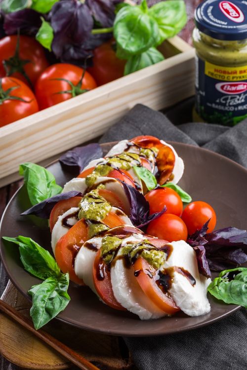 salad caprese mozzarella