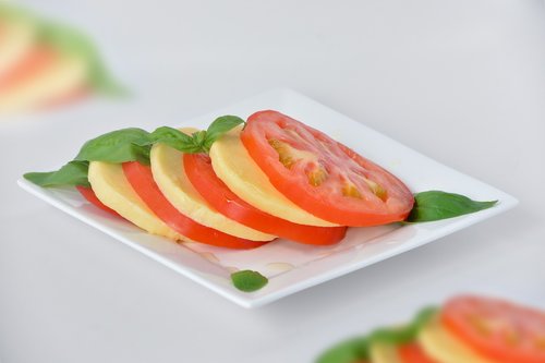salad  tomato  basil