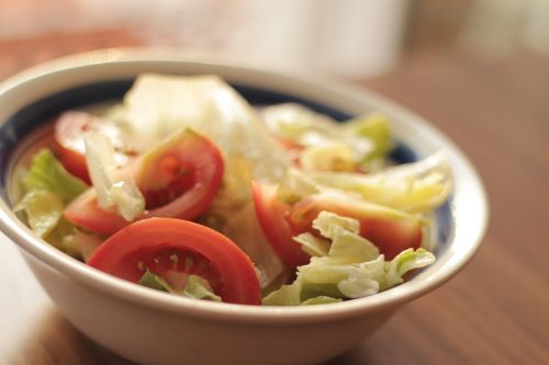 salad lettuce tomatoes