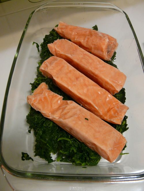 salmon spinach eat