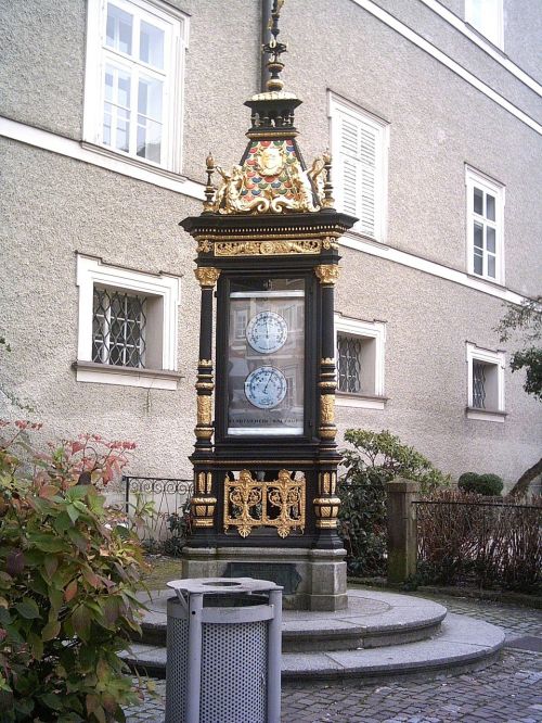 salzburg golden thermometer column