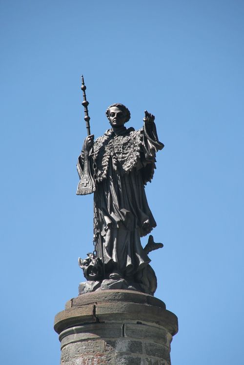 san bernardo colle statue