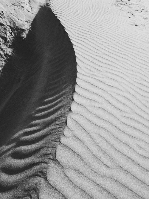 sand black and white desert