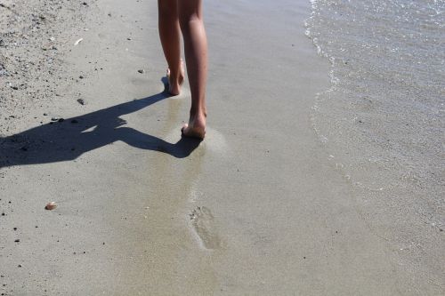 sand footprint traces