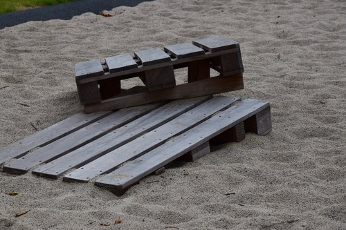 sand  pallets  wood