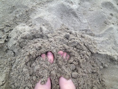 sand feet toes